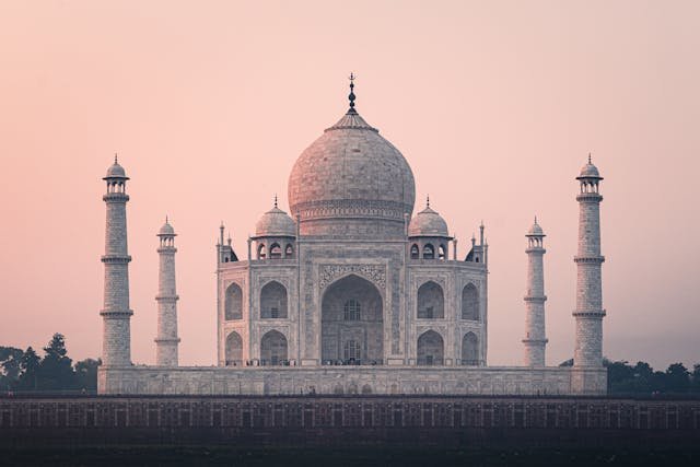 delhi to agra tour by ac luxury bus